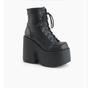 Demonias  - Säljer mina demonias camel-203 då dom inte kommer till användning längre. Har inte använt dessa så mycket så dom är i bra skick. Köpt för 1450