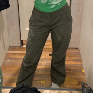 cargopants - feta cargo byxor i perfekt längd o stil 🙌