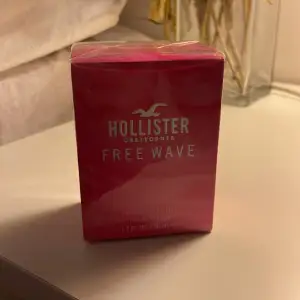 Helt ny oöppnad parfym från hollister :) 