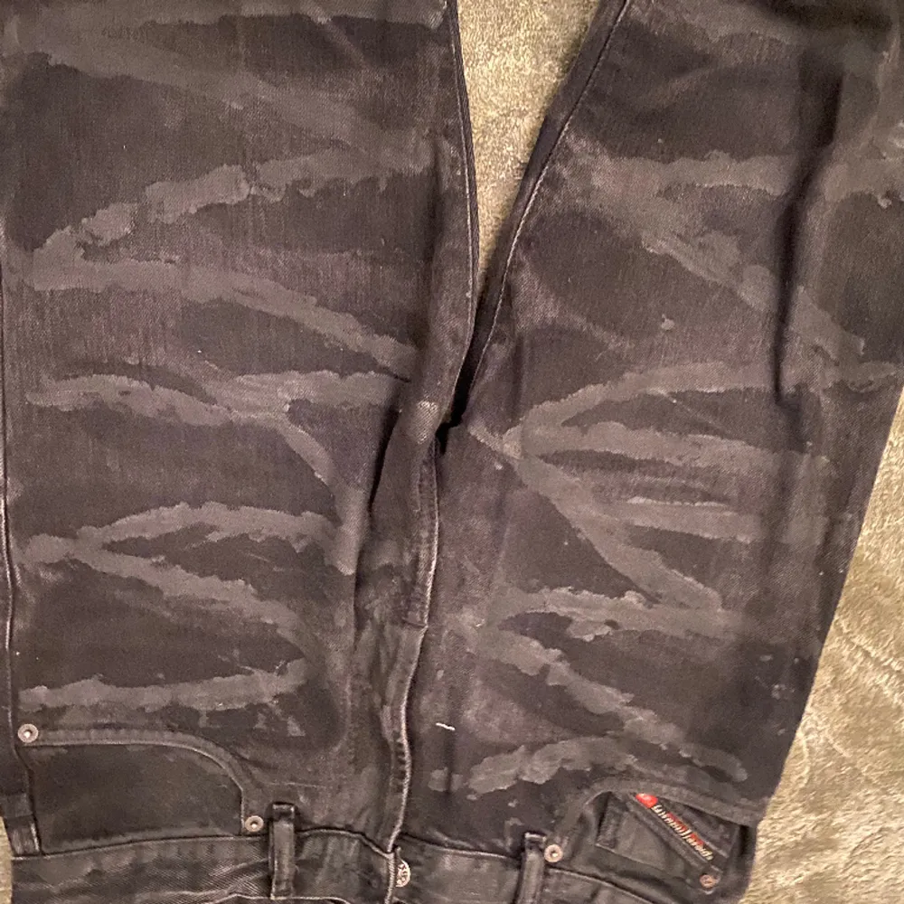 Diesel jeans Storlek: Killar 16 år Model- slim-skinny Köpta på nk för två år sedan Cond:8/10(väldigt sprsamt använda)  . Jeans & Byxor.