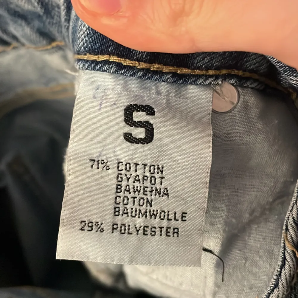 Säljer nu dessa feta baggy jeans inga deffekter eller så. Jeans & Byxor.