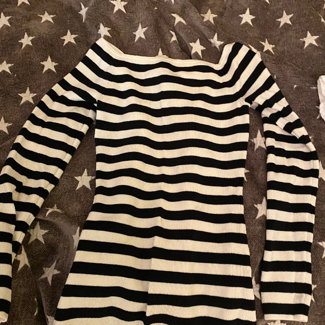 Randig of shoulder tröja