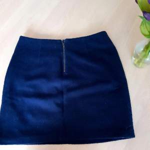 Mörkblå kjol från espirit  Storlek 36 Sparsamt använd 
