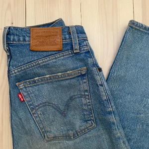 Levi’s ribcage straight - W25 L30 Mellanblå