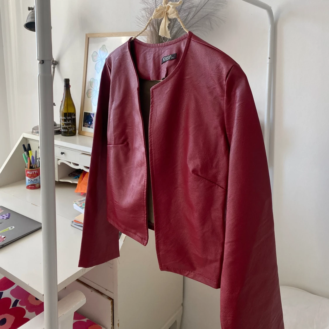 Röd skinnjacka