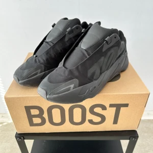 Yeezy 700 Mnvn - Adidas Yeezy 700 MNVN US12,5 EU47 1/3 Used less than 5 times Lace holes are cut up but looks cleaner like this  • All my items is 100% authentic, most items purchased from authorized retailers • All questions BEFORE purchase