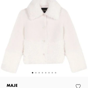 Maje jacka  - Säljer min maje jacka då det ej är min stil längre Kostade 4500kr nypris säljer för 3000kr men priset kan diskuteras. Använts i cirka 1 månad  