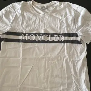 Använd Moncler tshirt