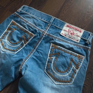 true religion jeans! - trueys som är för små för mig, passar nog någon runt 180-185, messa innan köp tar gärna bud  🤩🤩