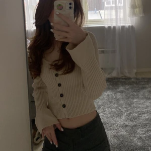 Kofta - Storlek 38, men skulle säga att den sitter mer som en 34/36