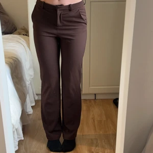 Kostym byxor  - Mörka kostym byxor 