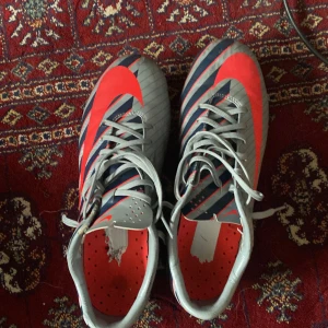 Nike x Cristiano Ronaldo  - Säljer dom här sällsynta fotbollsskorna som jag hade köpt fast dom passade inte. Priset kan diskuteras.