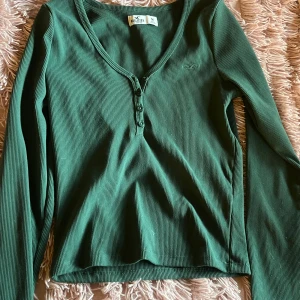 hollister tröja - Super skön tröja, oanvänd, passar s-m