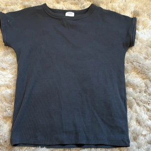 T-shirt - En jätte fin t-shirt som jag aldrig använt Säljer för att jag råkade beställa två 