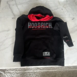 Hoodrich hoodie - Säljer Hoodrich hoodie som jag har växt ut skick 9/10