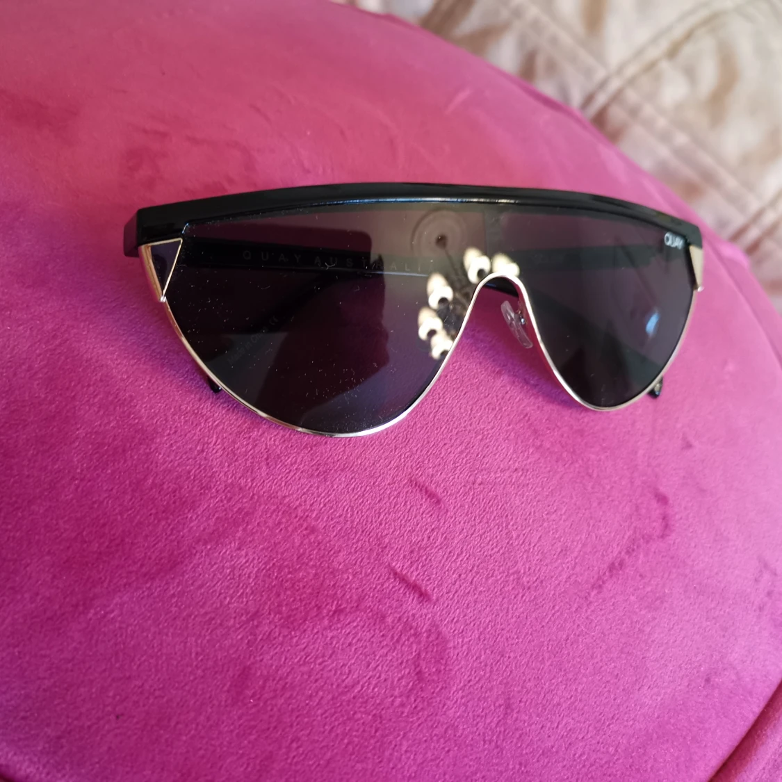 Solglasögon från Quay Australia