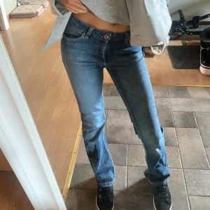Low waist jeans  - Mörk blåa jenas låg midjade från Lindex . men de finns inte kvar så de är en gammal modell. Aldrig använda 