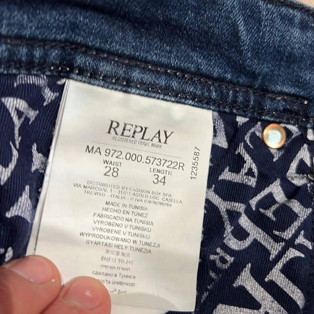 Replay grover jeans storlek Längd 28 och Midja 34. Dem är i Nyskick, Priset kan diskuteras vid en snabb affär!. Jeans & Byxor.