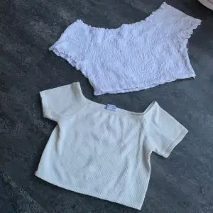 Två vita söta t-shirtar. 40kr st eller båda för 60kr. Bra skick båda två. Den ribbade från zara o den klar vita från Gina Tricot.