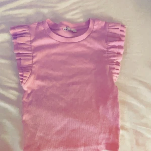 Populär zara tröja - Snygg och helt ny. Oanvänd! Skriv för mer information 😻