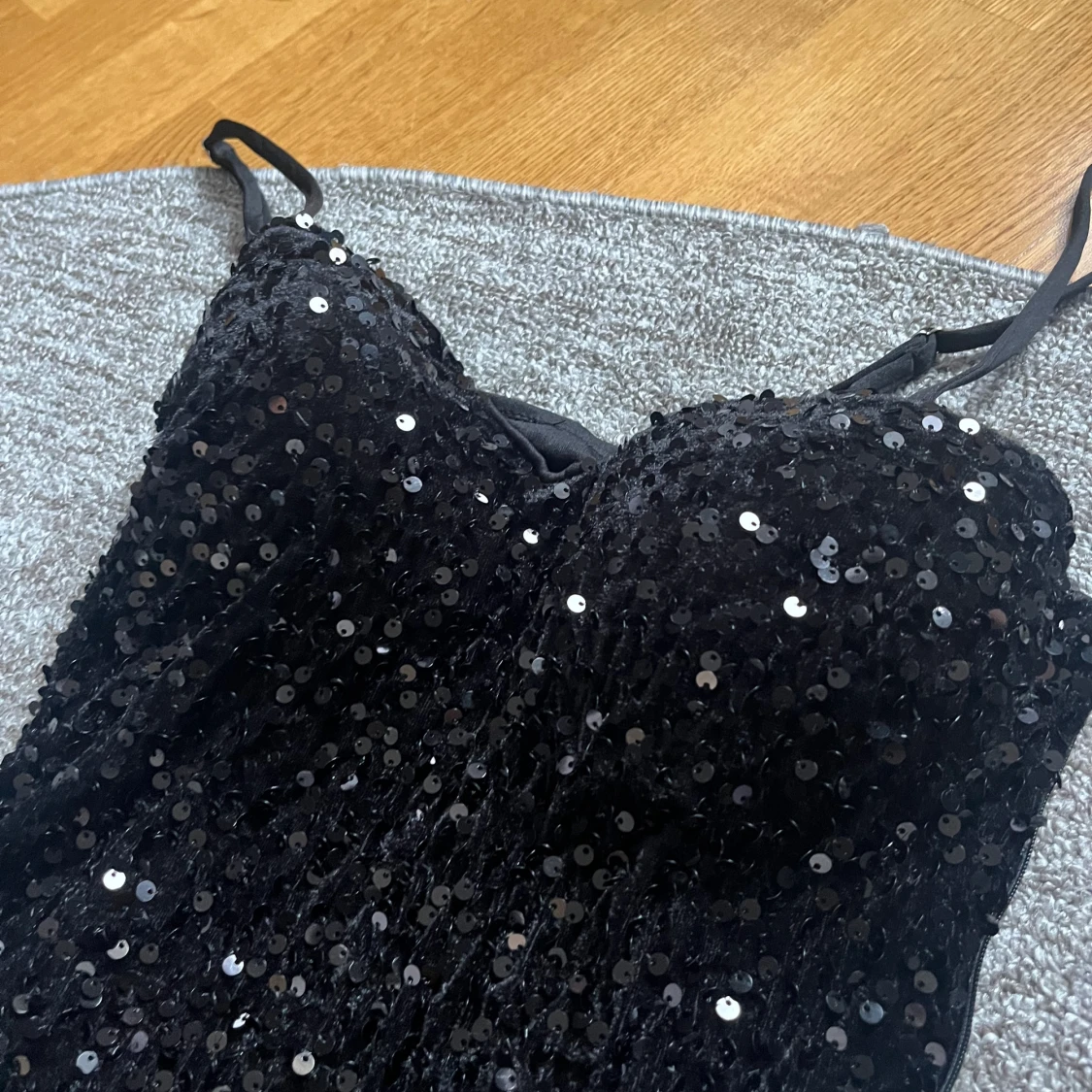 Svart glittrig balklänning ⚡️🖤 - 90