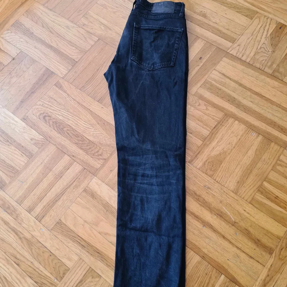 Svarta jeans strl 29/32 Regular Modell Clark . Jeans & Byxor.