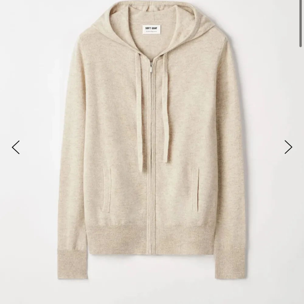 Jätte fin soft goat hoodie som är i nyskick, nästa aldrig andvänt💕Köpt för 2500kr, Säljer för 1199kr🙌. Tröjor & Koftor.