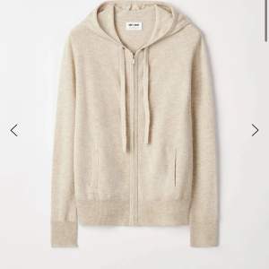 Jätte fin soft goat hoodie som är i nyskick, nästa aldrig andvänt💕Köpt för 2500kr, Säljer för 1199kr🙌