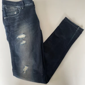 G-star raw jeans - Säljer dessa G-star raw jeans för endast 349! Storlek 30/32. Passformen är större i midjan än vanligt!