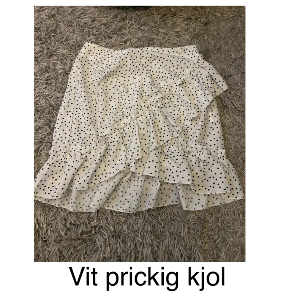 Säljer denna fina kjol från Shien för att jag inte använder den längre🥰. Kjolar.