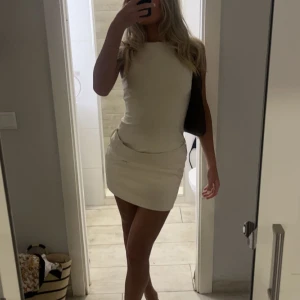 Klänning - Klänning från zara i storlek xs. Använd en gång