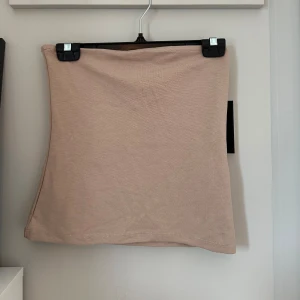 Beige/ brun tub topp - Denna snygga topp har inte kommit till användning. Nytt skick, lappen är kvar.❣️skriv till mig om ni har frågor