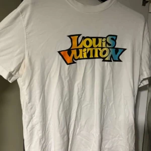 Louis Vuttion T-Shirt - En stor favorit LV t-shirt i stl M!