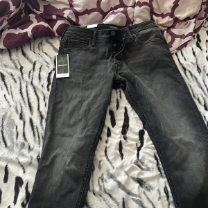 Ej använda jeans pga bortglömda och har ej kvitto. Kostar 500 i affären - 10-10 skick 