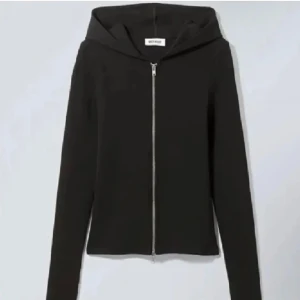 Weekday tröja  - Svart tröja från weekday i bra skick 💕