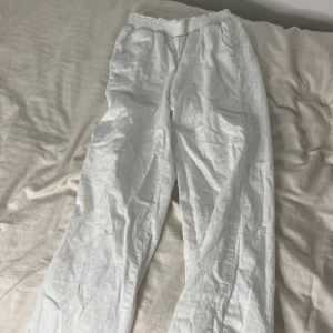 Linnebyxor - Den är lite kort men fin den är midwaist.