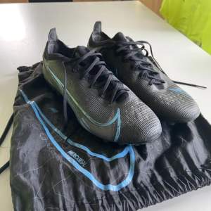 Säljer ett par Nike Mercurial Vapor 14 Elite Ag pågrund av att de nu är för små, väldigt bra skick.