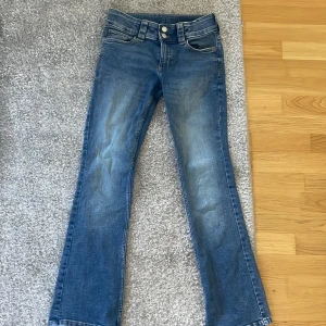 Low waist boot cut jeans  - Jätte snygga Low waist Bootcut jeans från hm!!! Strl 158😊