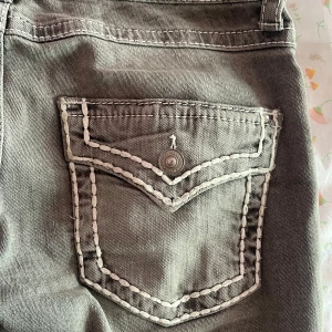 Snygga jeans - Säljer dessa snygga jeans som endast är testade, inga slitage eller märken.