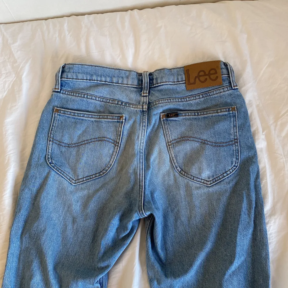 Ett par ljusblåa baggy jeans från lee, storlek W29 L32 💕. Jeans & Byxor.