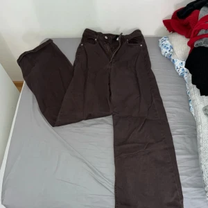 Jeans - Bruna jeans i storlek 36 från H&M