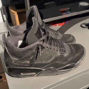 Jordan 4 - Använt i mkyxket bra skick