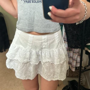 Spetskjol - Supersöt spetskjol från indiska, i storlek S🩷🎀