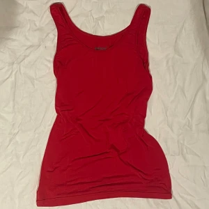 Linne⭐️ - Rött linne i storlek S❤️⭐️ Skriv vid ytterligare frågor!