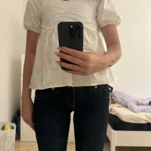 Jättegullig topp - Jättegullig sommartopp från Zaras barnavdelningen. Passar även XS om man har mindre bröstkorg😘💞