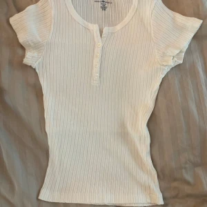 Brandy Melville topp - Söt brandy melville topp som är oanvänd!!!⭐️