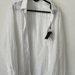 Massimo Dutti linneskjorta  - Helt oanvänd lappen sitter kvar  Nypris 400kr