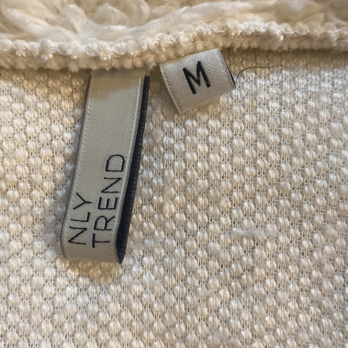 Croppad fluffig jacka  - 90