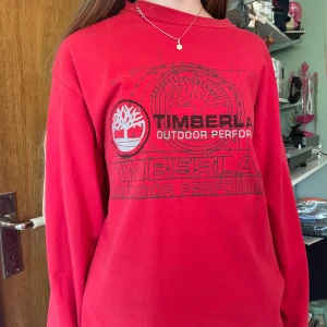 långärmad tröja - töd långärmad timberland tröja i tunt material! tryck både på böde fram och baksida.  sitter som en L🌳