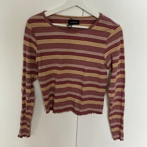 Randig tröja  - Extremt bekväm och stretchig. Knappt använd då den inte längre är min stil. Inga märken eller skavanker 